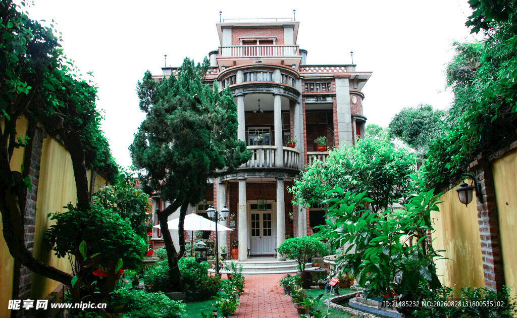 古典庭院中的精致建筑
