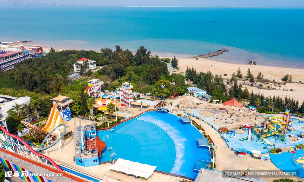 海滨水上乐园欢乐景象