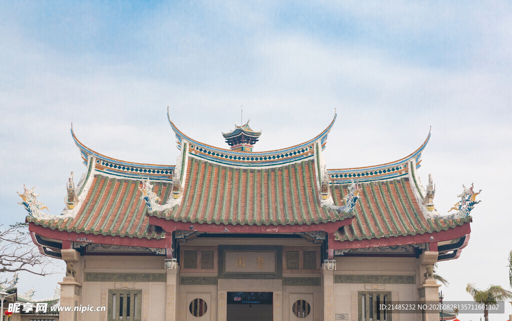 中式古建筑庙宇屋顶景观