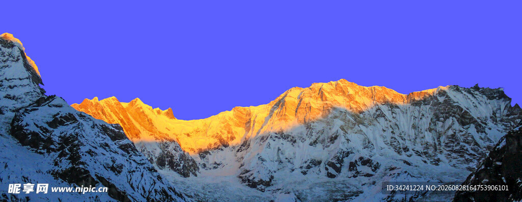 雪山日出美景