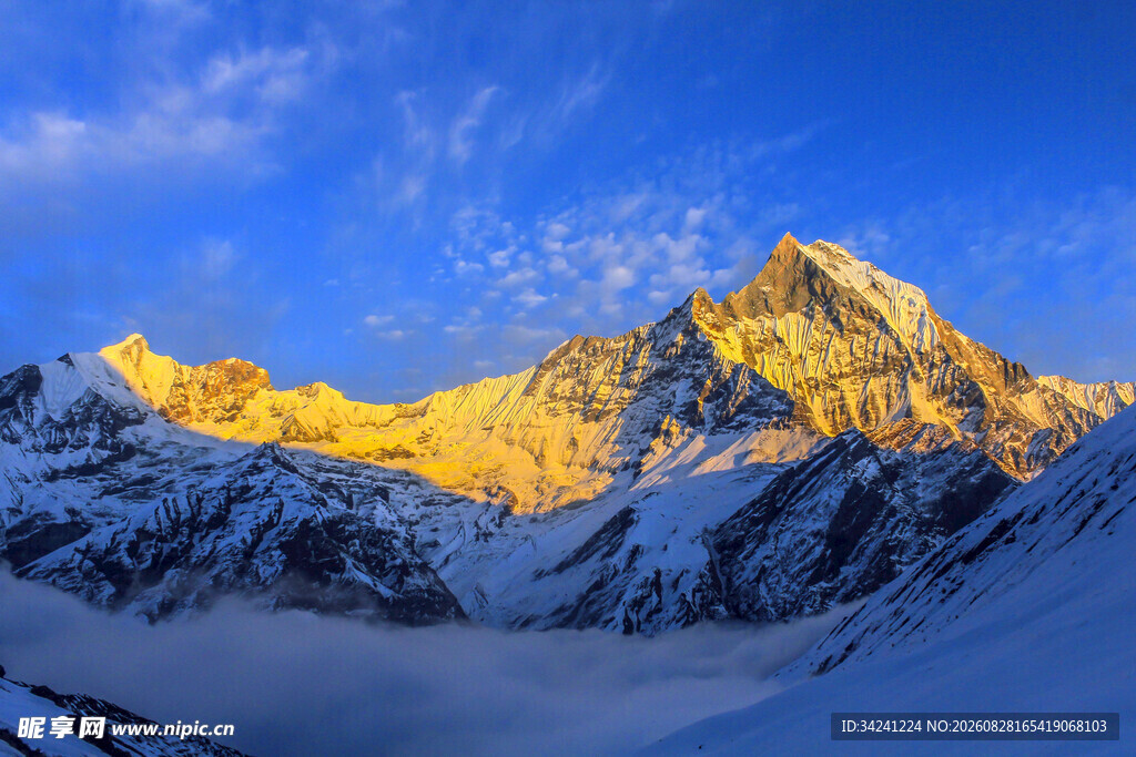 雪山壮丽日出美景