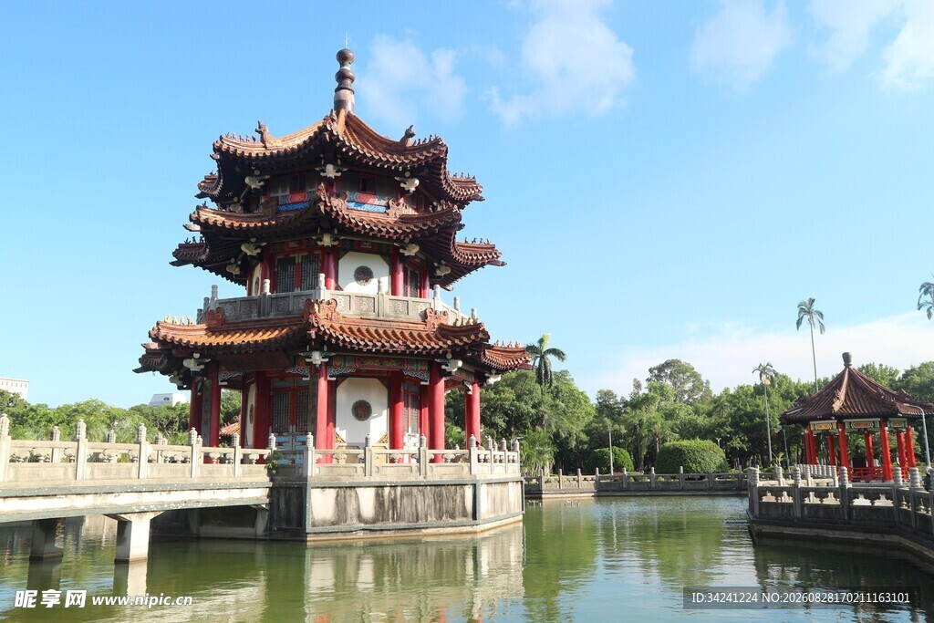 湖畔古亭美景