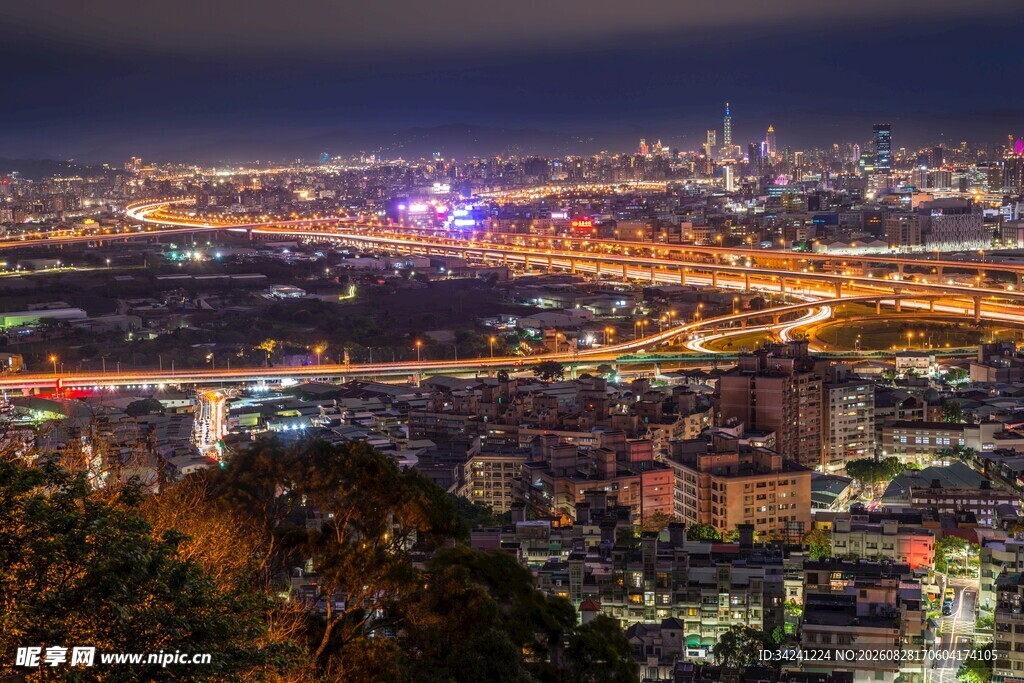 城市璀璨夜景俯瞰图