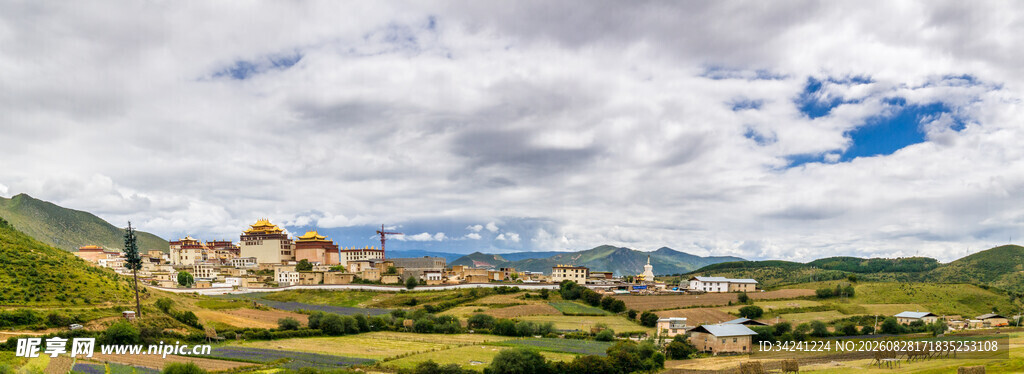 山间城堡风景