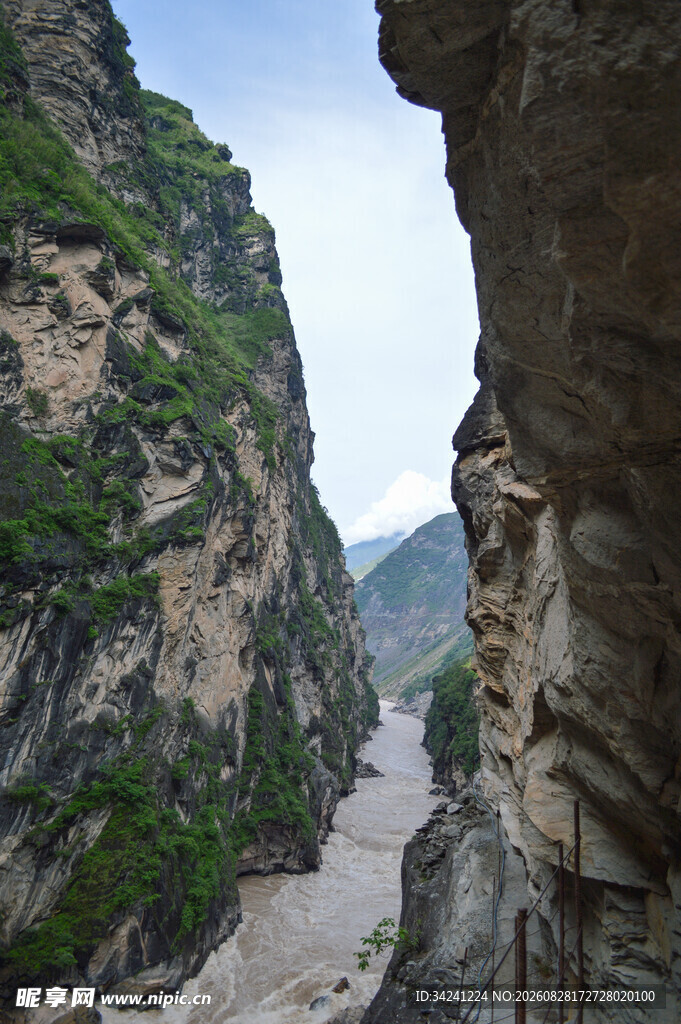 峡谷风光险峻壮美
