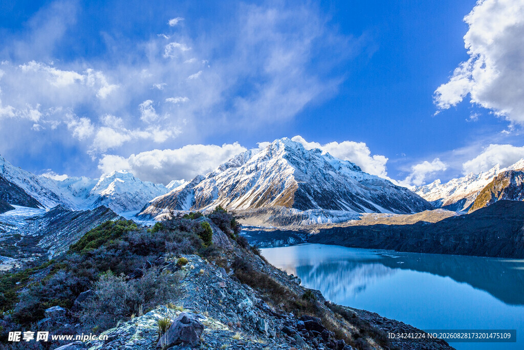 雪山湖泊壮丽自然风光