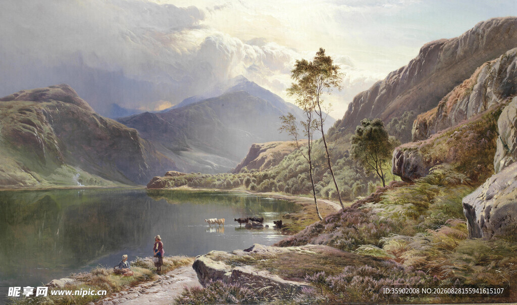 湖畔山间的徒步风景