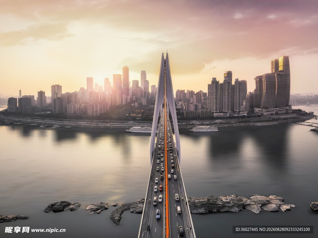 城市桥梁与天际线美景