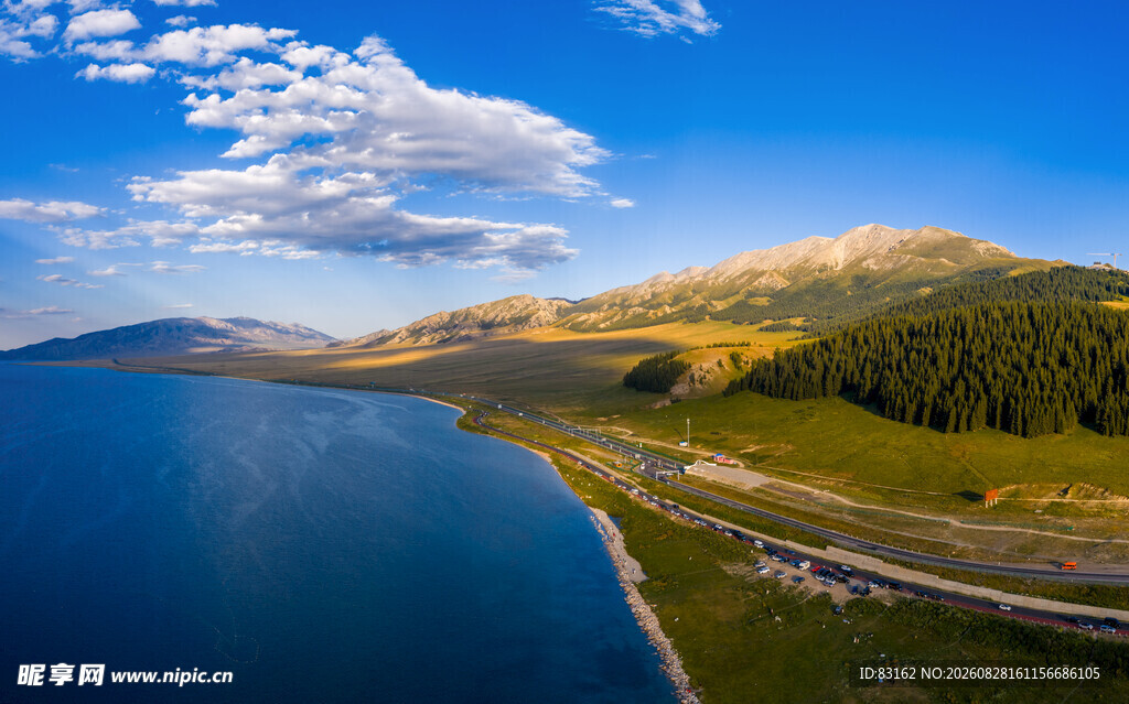 湖畔公路美景