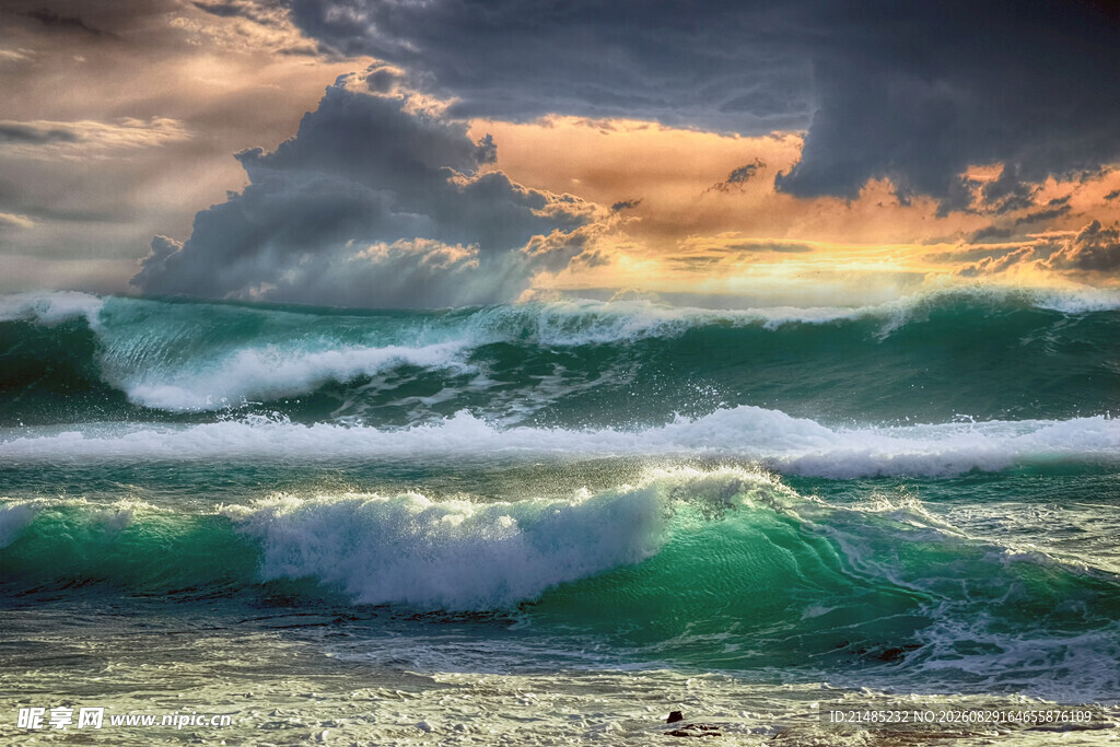 海上壮丽波浪景观