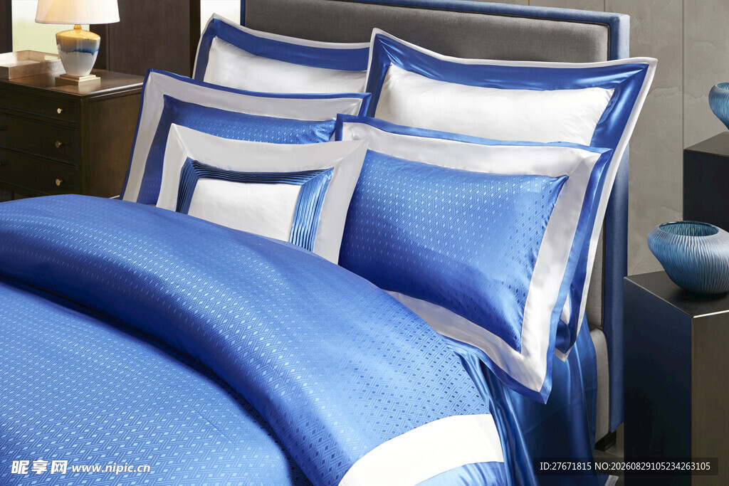 蓝白条纹精致床上用品