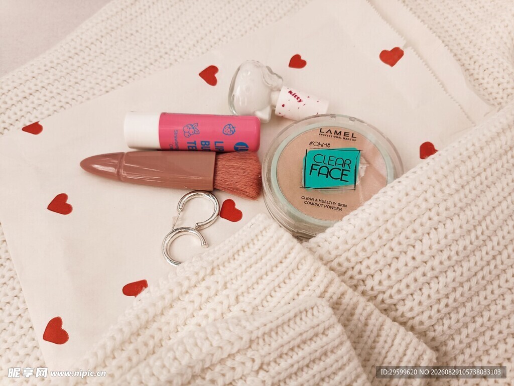浪漫心形图案美妆用品