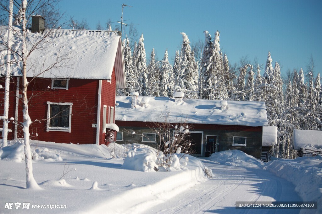 冬日红屋雪景