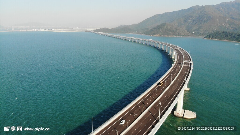 海上蜿蜒大桥美景