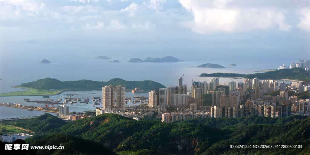 城市山海景观俯瞰图