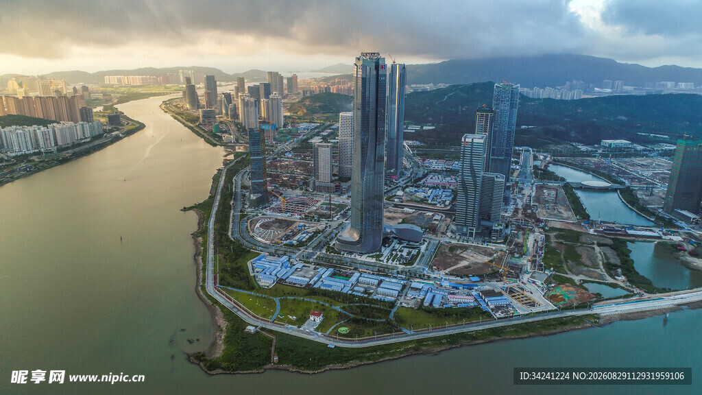 城市河畔壮丽天际线景观