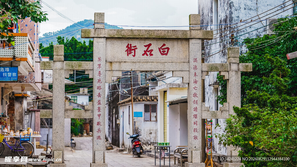 古朴石门坊村落入口景