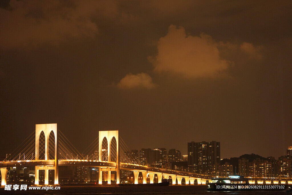 夜幕下的璀璨桥梁