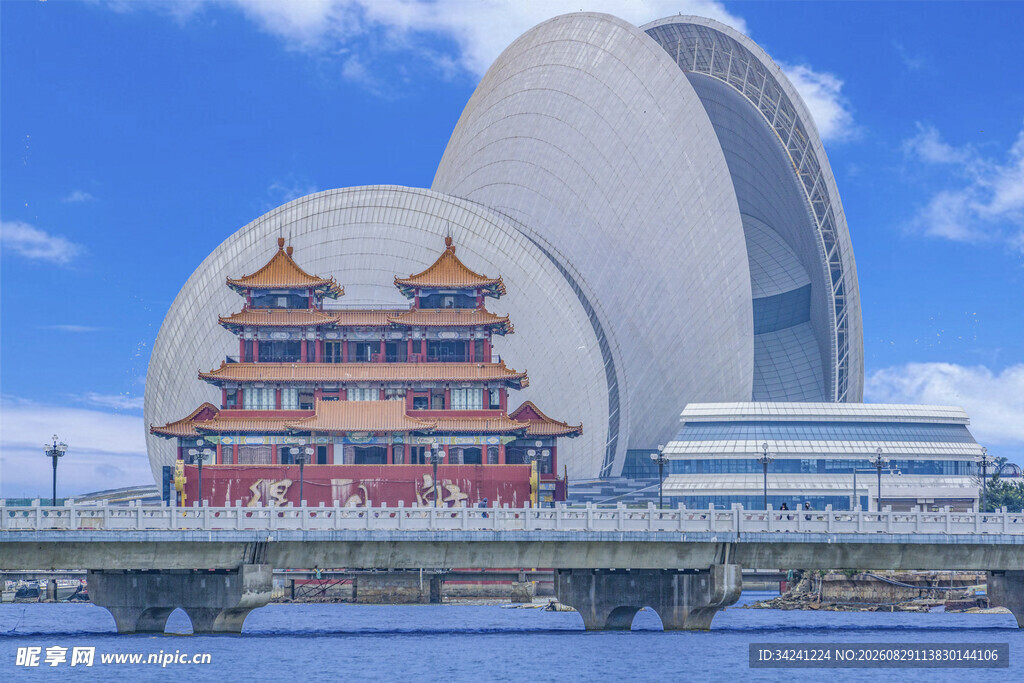 古今建筑相映成趣