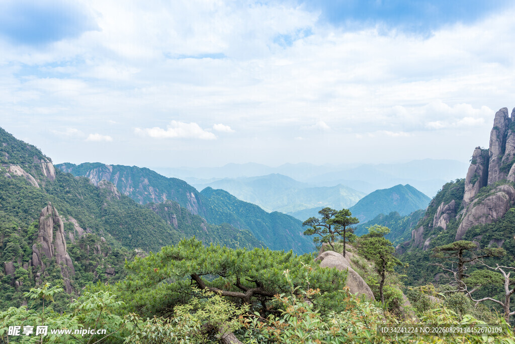 壮丽山景图