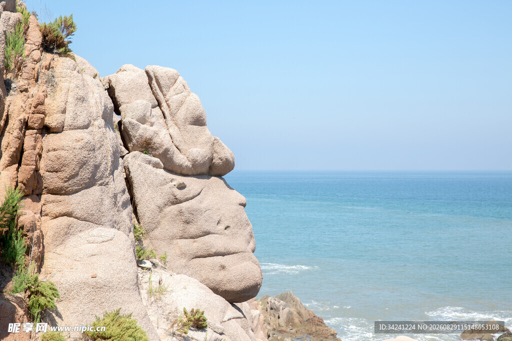 海边嶙峋怪石景观