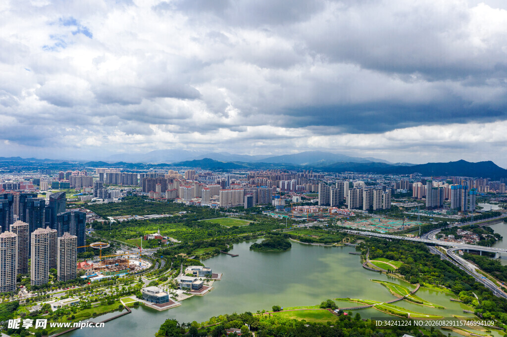 城市河畔全景风光