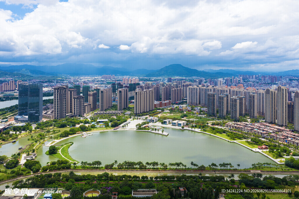 城市湖畔风光俯瞰图