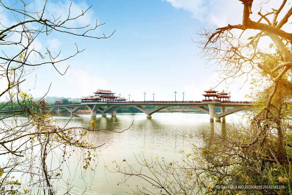 河畔古桥风景