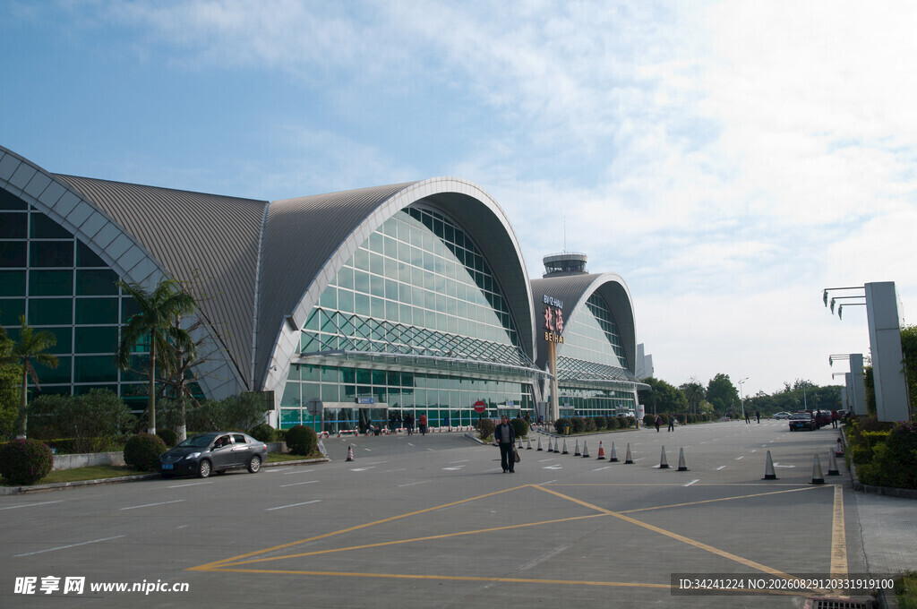 现代风格弧形建筑外观