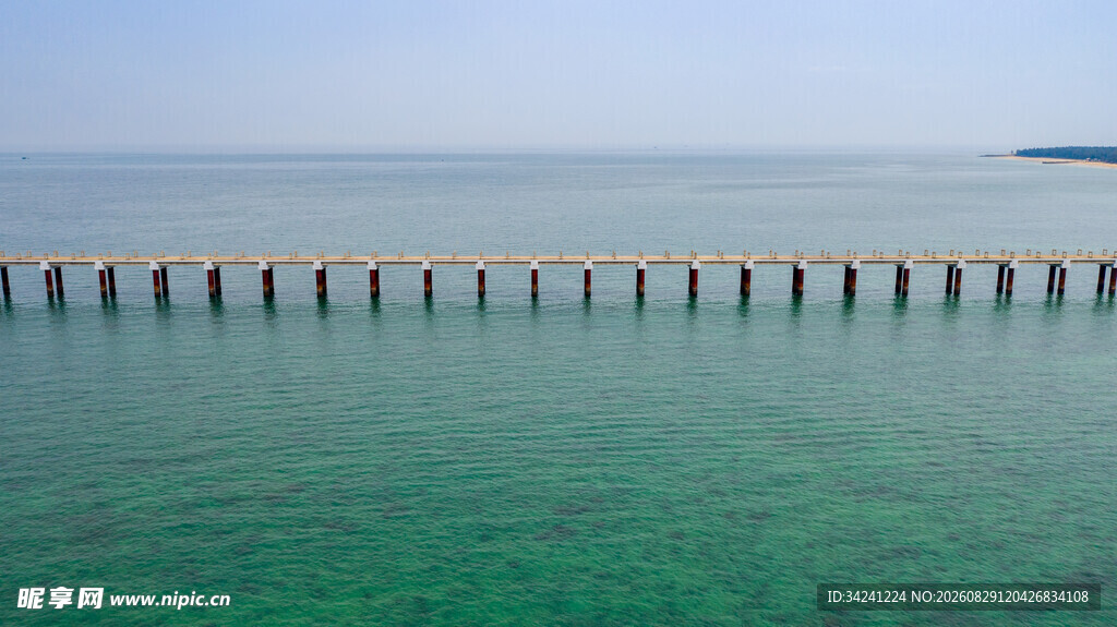 碧海栈桥宁静海上风光