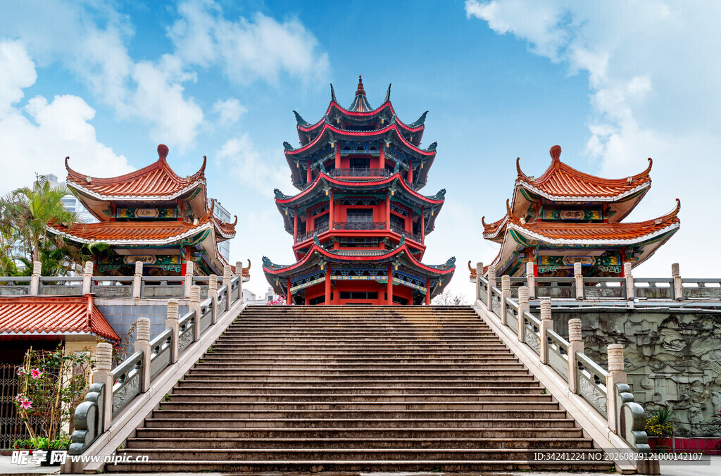 中式古建筑塔楼与台阶景观
