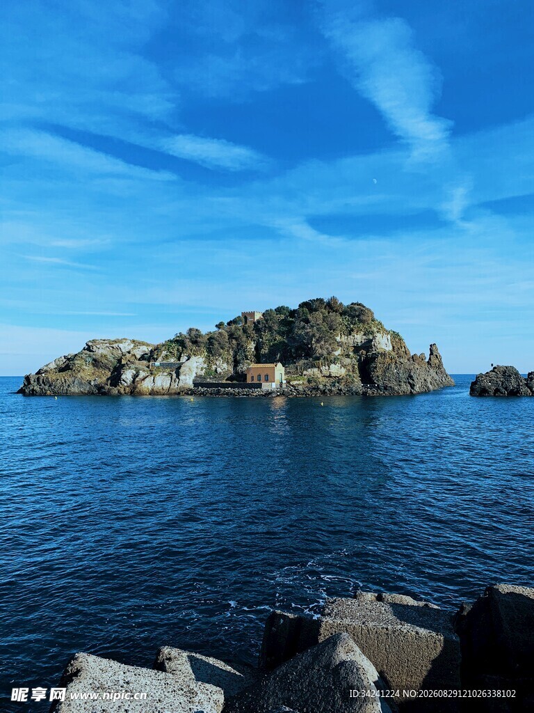 海上孤岛美景