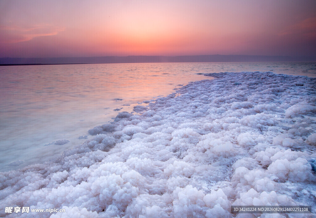 夕阳下的盐滩美景