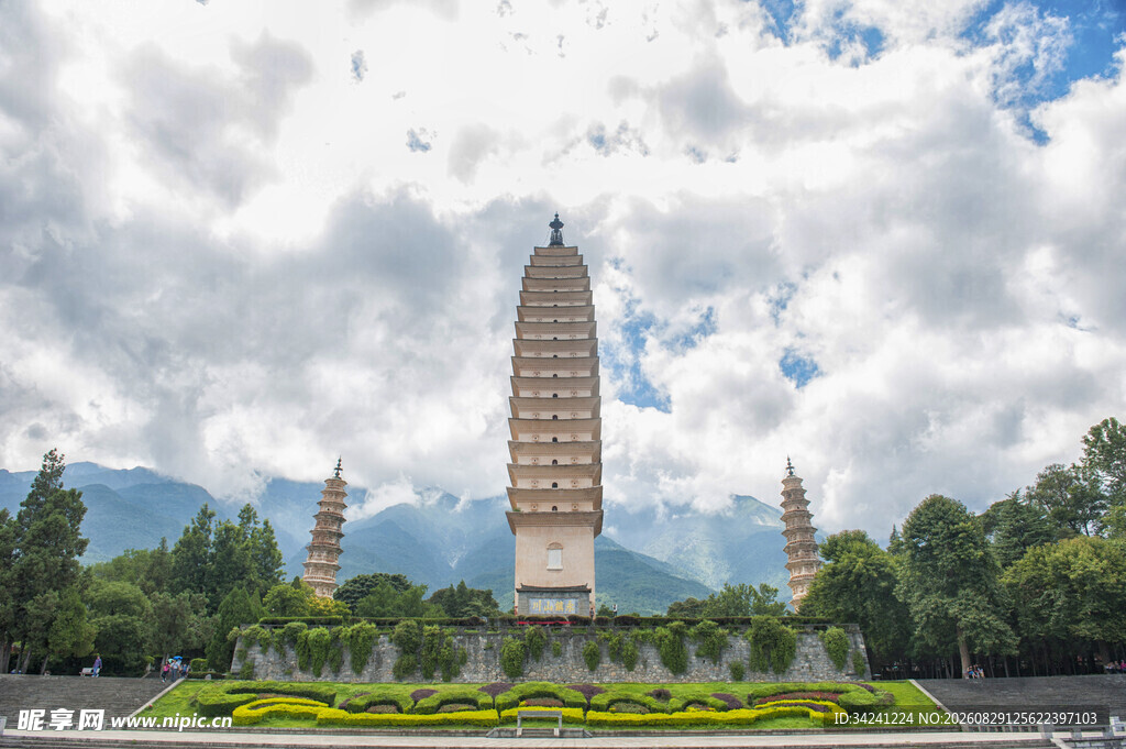 大理崇圣寺三塔风景图