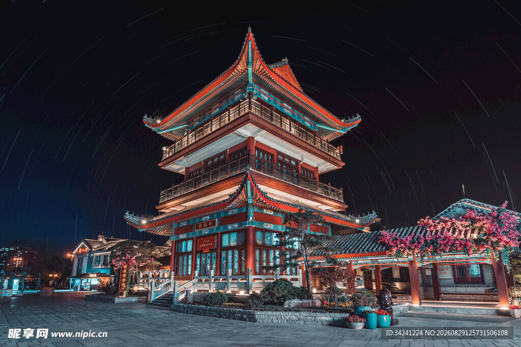 古楼夜景灯火璀璨映夜色