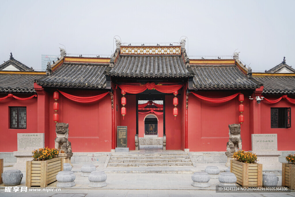 中式红墙古建筑庭院