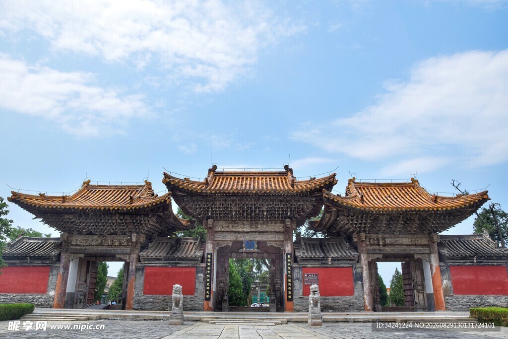 中式古建筑大门