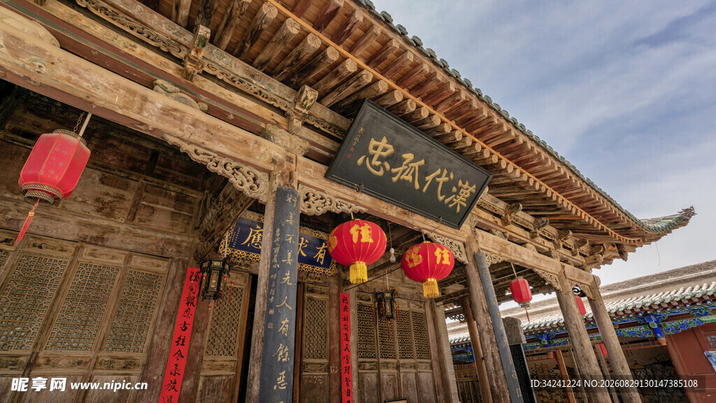 古雅中式店铺门前景致