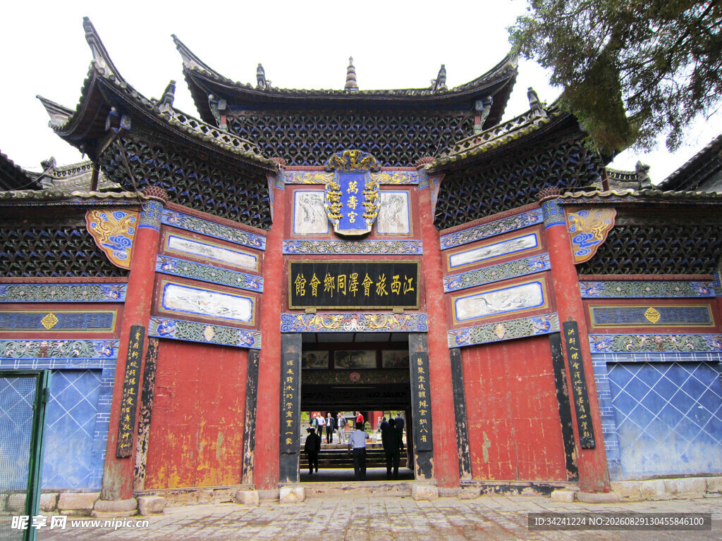 中式古建筑庙宇大门