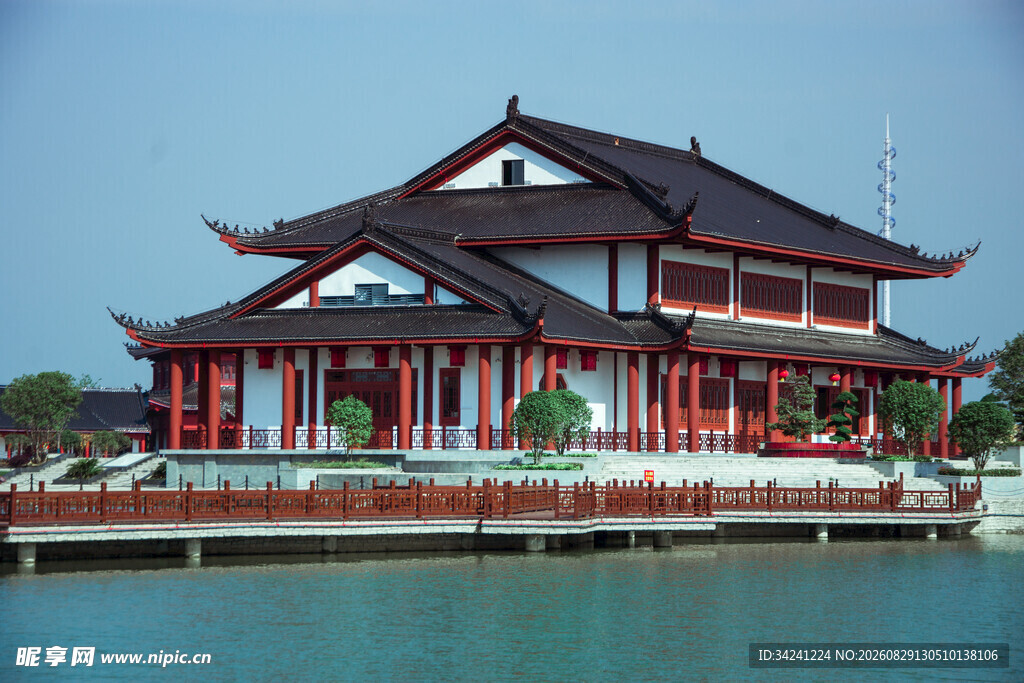 湖畔中式楼阁建筑景观