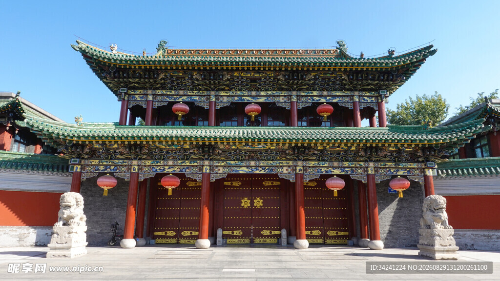 中式古建筑庙宇大门