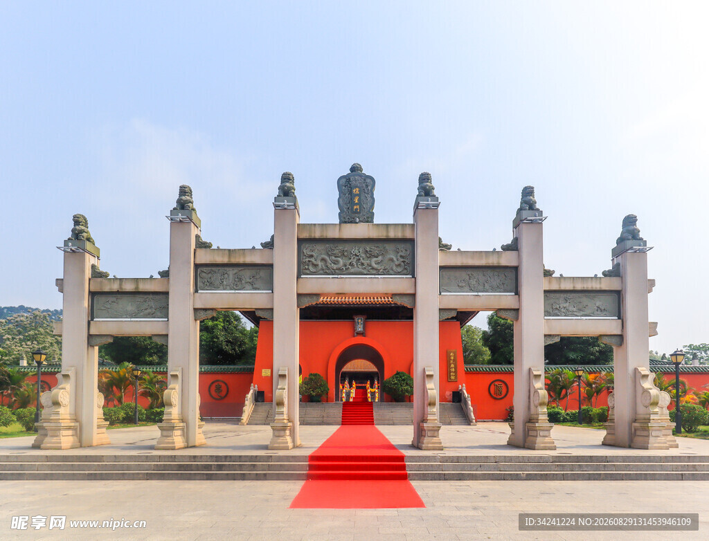 中式牌坊红地毯铺就庄严入口