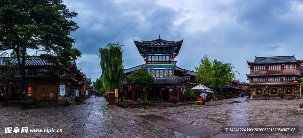 古村雨后景致