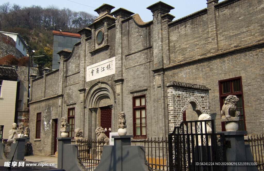 古老中式建筑门前景象