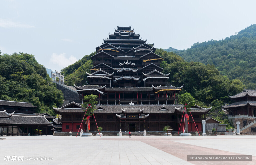 古老多层塔楼建筑景观