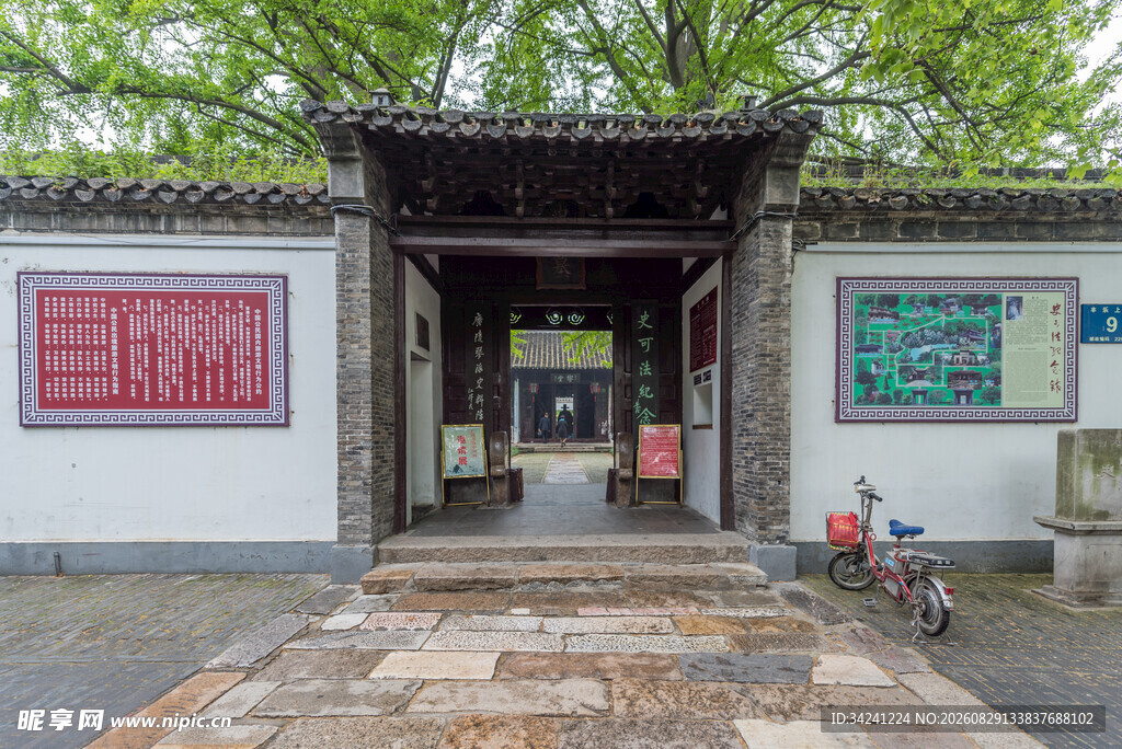 中式古建院门古朴雅致