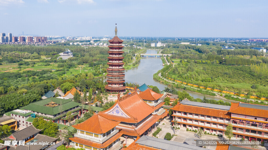 古塔与中式建筑的美丽景致