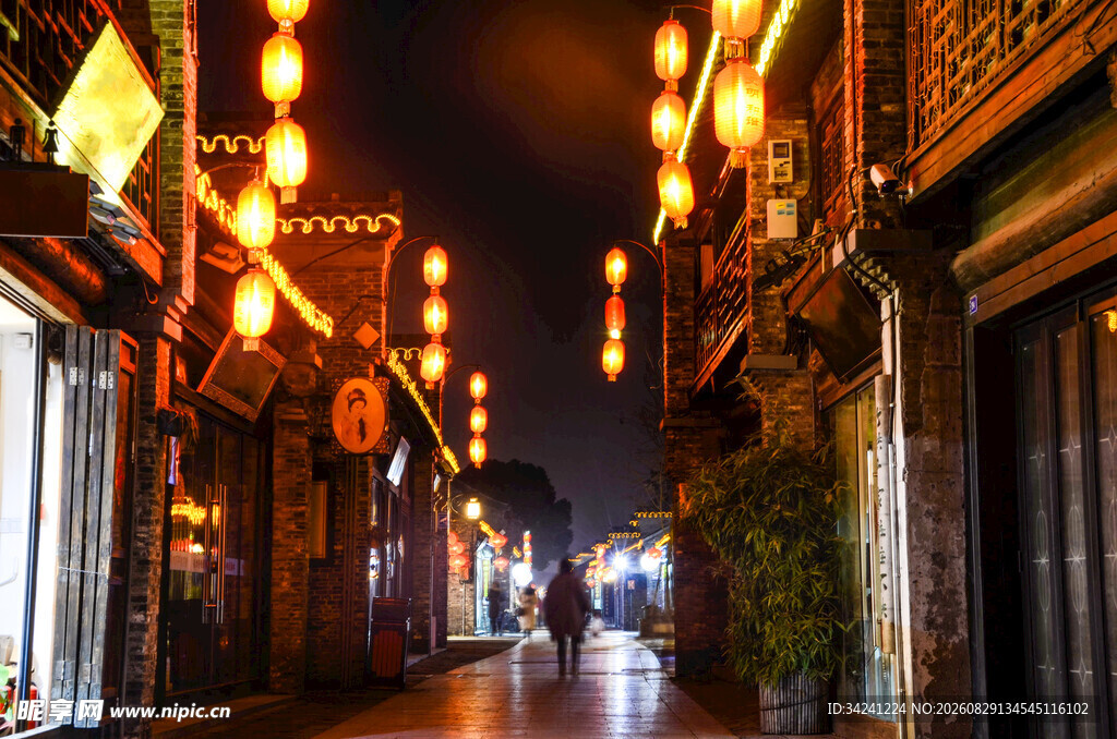 古巷夜景灯笼点亮夜的温柔