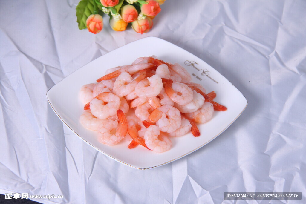 鲜虾仁摆盘色泽诱人