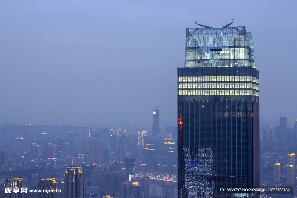 都市摩天大楼夜景